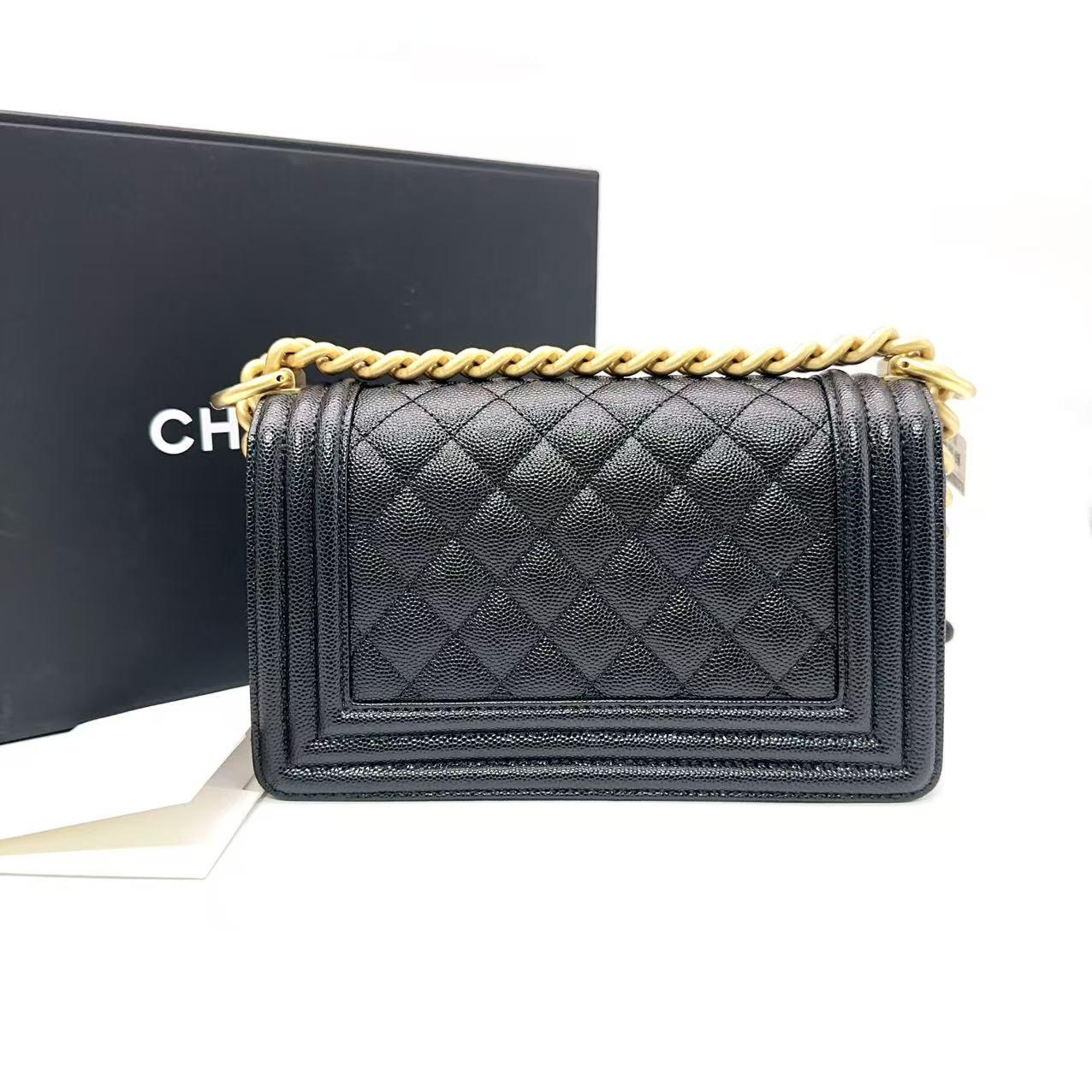 Chanel Le Boy Medium Flap Bag in Black Caviar Leather with Gold-Tone Hardware [Pre-Owned]