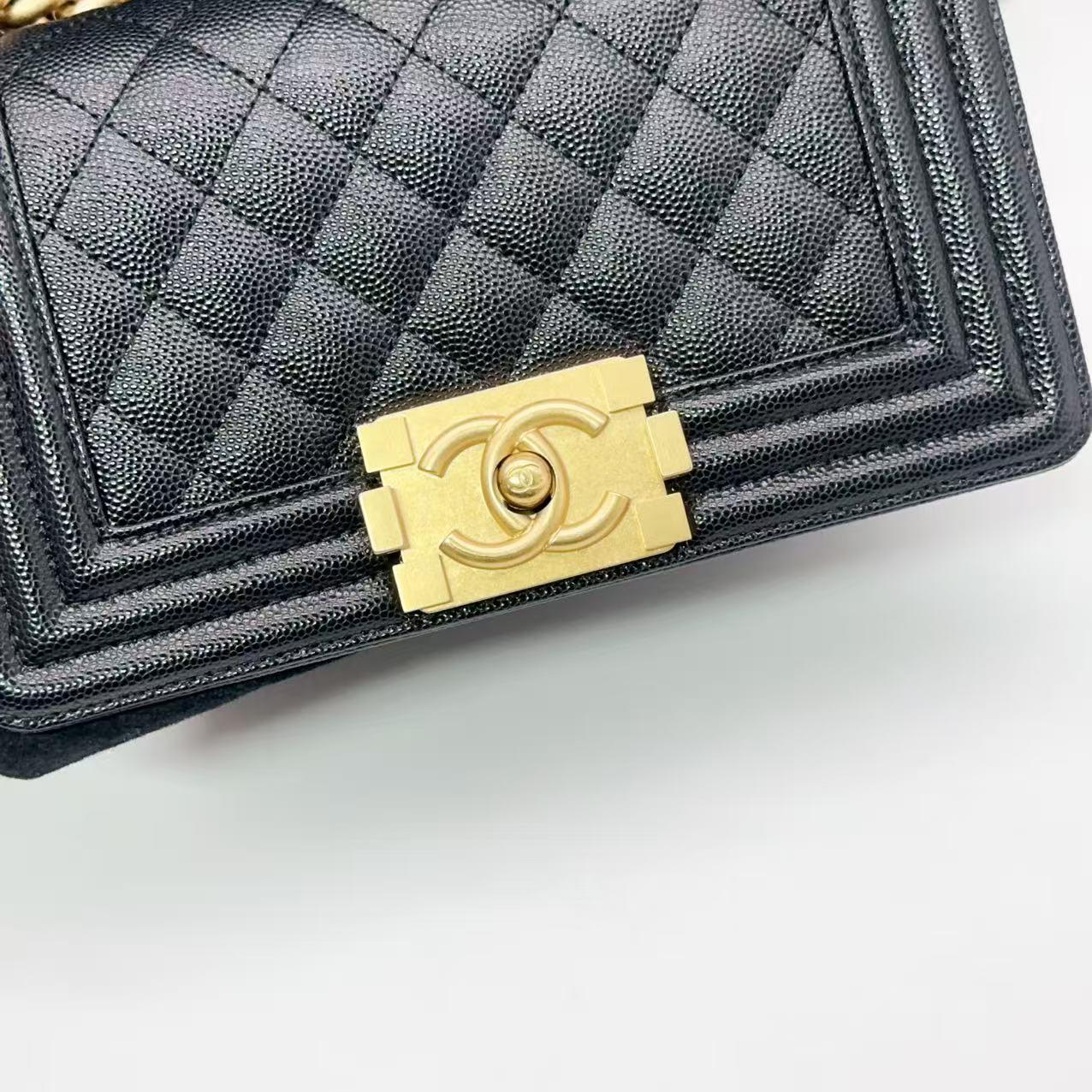 Chanel Le Boy Medium Flap Bag in Black Caviar Leather with Gold-Tone Hardware [Pre-Owned]